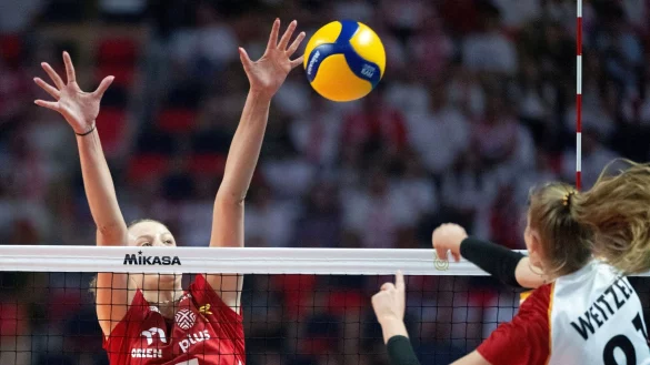 Die DVV-Frauen um Camilla Weitzel (r) verpassten gegen Polen einen wichtigen Sieg. - &copy; Grzegorz Michalowski/PAP/dpa