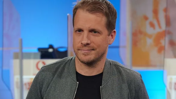 Der Komiker Oliver Pocher steht beim 25. RTL Spendenmarathon im Studio. - &copy; Henning Kaiser/dpa/Archivbild