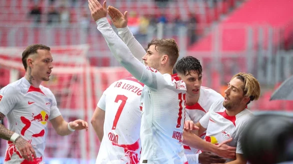 Leipzig gewann gegen Augsburg auch dank eines Doppelpacks von Timo Werner (M). - &copy; Jan Woitas/dpa