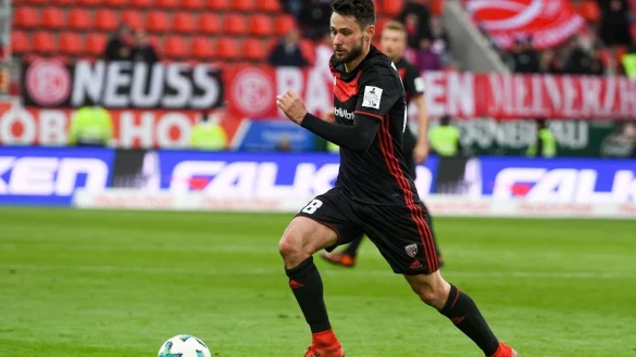 Christian Tr&auml;sch von Ingolstadt am Ball. - &copy; Armin Weigel/dpa
