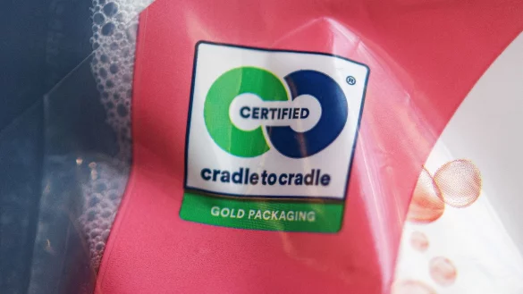 Keine Verschwendung von Rohstoffen: Das Cradle-to-Cradle-Logo kann helfen, nachhaltige Produkte zu erkennen. - &copy; Bernd Diekjobst/-/dpa-tmn