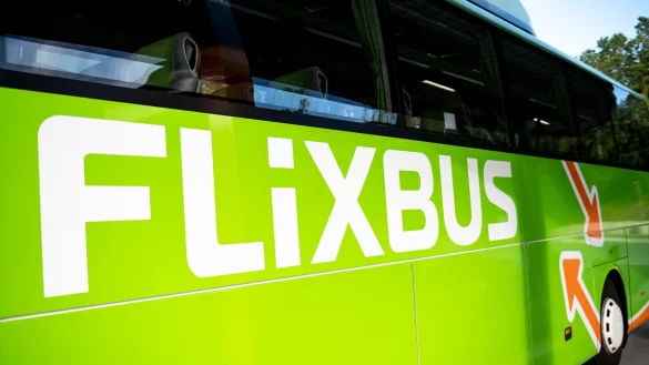 Ein Flixbus steht im Zentralen Omnibusbahnhof in Berlin. - &copy; Fabian Sommer/dpa