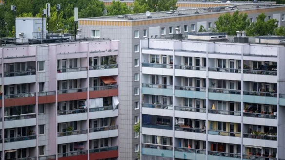 Der Mieterbund f&uuml;rchtet, dass Vermieter die Kosten des Heizungsumbaus auf die Miete umlegen und diese dadurch dauerhaft erh&ouml;hen. - &copy; Monika Skolimowska/dpa