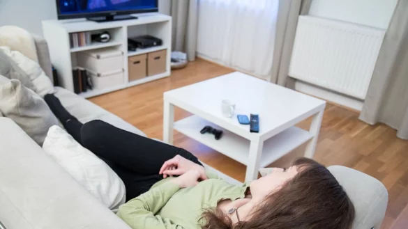 Wegged&ouml;st, aber der Fernseher l&auml;uft weiter: Inwiefern diese Berieselung auf die Schlafqualit&auml;t schl&auml;gt, ist von Mensch zu Mensch unterschiedlich. - &copy; Christin Klose/dpa-tmn