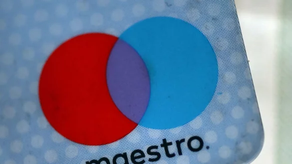 Die Maestro-Funktion von Girokarten ist künftig nicht mehr verfügbar. - © Federico Gambarini/dpa