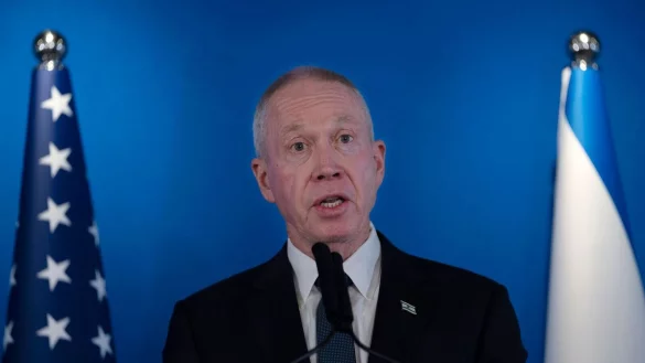 Yoav Gallant ist nicht l&auml;nger israelischer Verteidigungsminister. - &copy; Maya Alleruzzo/AP/dpa