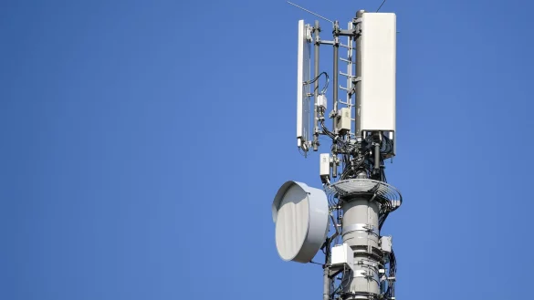 Mobile Daten lassen sich nicht nur mit einem Smartphone empfangen. Ein LTE-Router kann sie beispielsweise auch an station&auml;re Endger&auml;te verteilen. - &copy; Patrick Pleul/dpa-Zentralbild/dpa