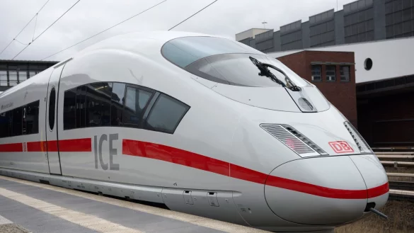 Modernisierter ICE-3-Hochgeschwindigkeitszug der Deutschen Bahn. - &copy; picture alliance / Paul Zinken/dpa