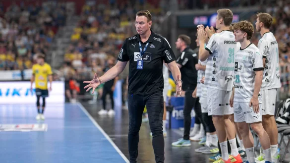 Trainer Filip Jicha und seine Kieler setzten sich gegen Gummersbach deutlich mit 41:30 durch. - &copy; David Inderlied/dpa