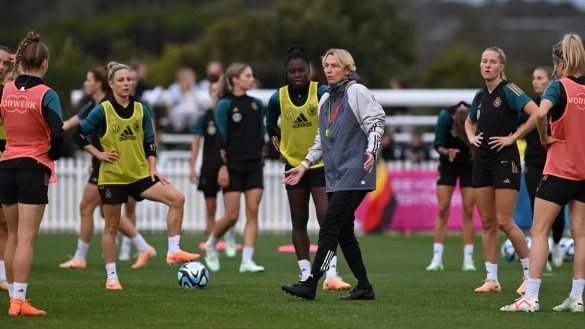 Die DFB-Frauen wollen gegen Kolumbien unn&ouml;tigen Zweik&auml;mpfen aus dem Weg gehen. - &copy; Dean Lewins/AAP/dpa
