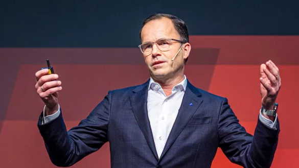 Der Messechef Jochen K&ouml;ckler spricht &uuml;ber die Schl&uuml;sselrolle der Industrie, wenn es darum geht, den Aussto&szlig; klimasch&auml;dlicher Treibhausgase zu senken und Produkte zu entwickeln, die wenig Energie verbrauchen. - &copy; Moritz Frankenberg/dpa