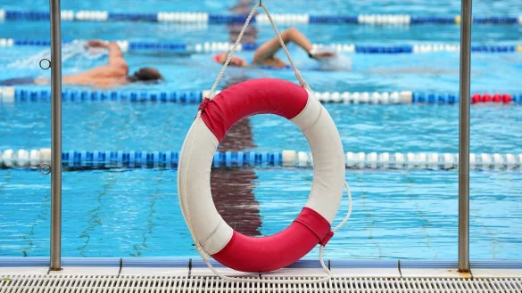 An vielen Orten war Baden mit nacktem Busen theoretisch schon immer m&ouml;glich, aber selten Praxis. - &copy; Soeren Stache/dpa