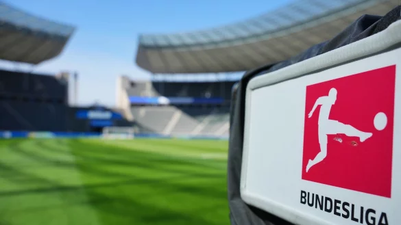 Fu&szlig;ball im TV ist f&uuml;r Fans ein teurer Spa&szlig; und durch mehrere Anbieter auch un&uuml;bersichtlich. - &copy; Soeren Stache/dpa