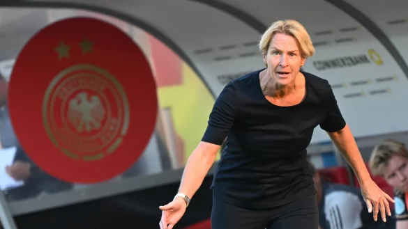 Hat bis zur EM noch etwas Arbeit vor sich: Bundestrainerin Martina Voss-Tecklenburg. - &copy; Sebastian Christoph Gollnow/dpa