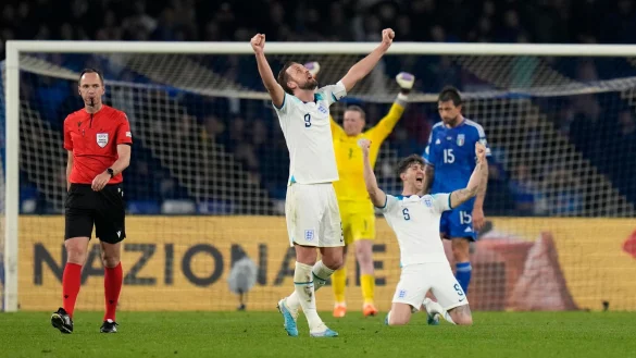 Englands Harry Kane jubelt über den Sieg gegen Italien. - © Alessandra Tarantino/AP/dpa