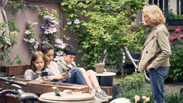 In der Komödie «Enkel für Fortgeschrittene» dreht es sich vor allem rund um Generationengegensätze. - © Frank Dicks/Studiocanal/dpa