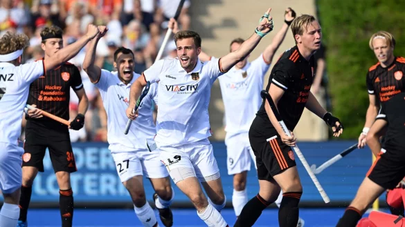 Deutschlands Justus Weigand (M) bejubelt sein Tor zum 1:0. - &copy; Federico Gambarini/dpa