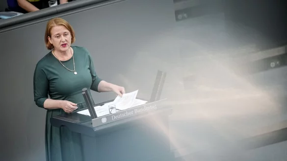 Lisa Paus setzt sich als Bundesministerin für Familie, Senioren, Frauen und Jugend für die Kindergrundsicherung ein. - © Kay Nietfeld/dpa