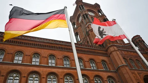 Das Rote Rathaus ist der Sitz der Regierenden B&uuml;rgermeisterin sowie des Senats von Berlin. - &copy; Philipp Znidar/dpa-Zentralbild/dpa