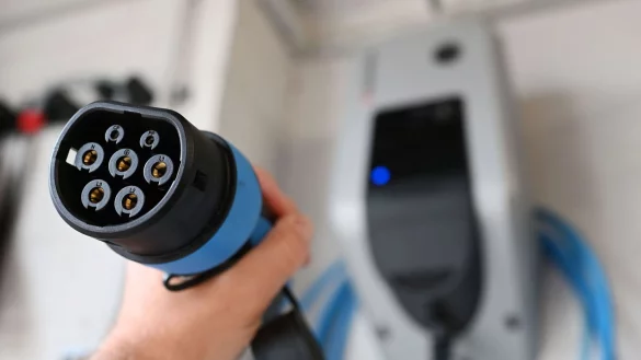 Der Umstieg auf die Elektromobilität spielt eine zentrale Rolle in der Klima-Strategie der Bundesregierung. - © Uli Deck/dpa