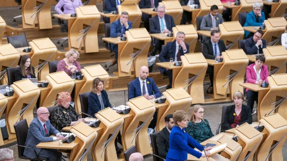 Die scheidende Regierungschefin Nicola Sturgeon bei ihrer letzten Fragestunde im schottischen Parlament in Edinburgh. - &copy; Jane Barlow/PA Wire/dpa