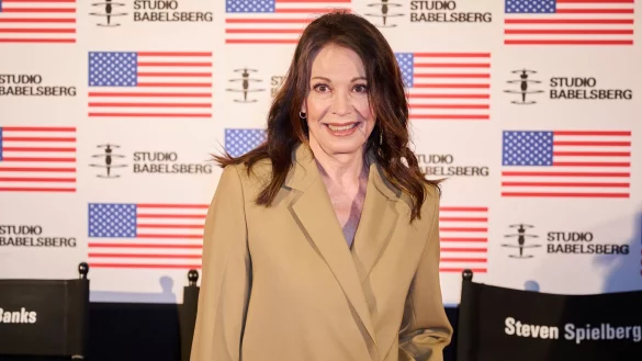 Die Schauspielerin Iris Berben ist am Karfreitag im ARD-Film &laquo;Und dann steht einer auf und &ouml;ffnet das Fenster&raquo; als krebskranke Fotografin zu sehen. - &copy; Annette Riedl/dpa