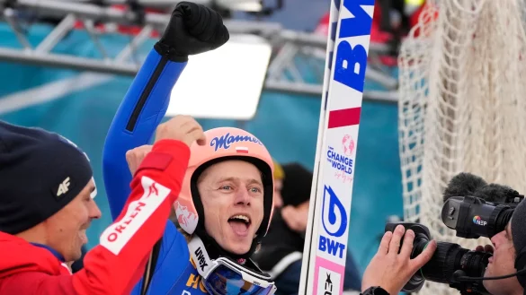 Setzte sich beim Springen in Innsbruck durch: Dawid Kubacki. - &copy; Matthias Schrader/AP/dpa