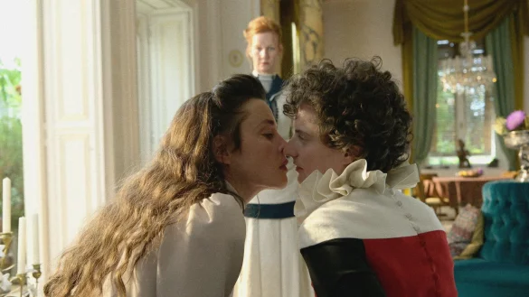 Susanne Wolff (l) als Sisi und Sandra H&uuml;ller (hinten) als Irma in einer Szene des Films "Sisi & Ich". - &copy; Bernd Spauke/DCM/Walker+Worm Film GmbH & Co. KG/dpa