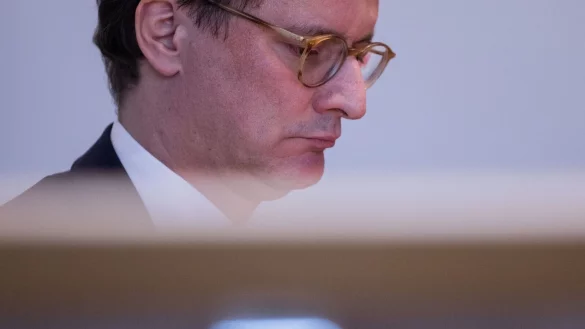 Hendrik W&uuml;st (CDU), Ministerpr&auml;sident von Nordrhein-Westfalen, spricht in der Landespressekonferenz. - &copy; Rolf Vennenbernd/dpa