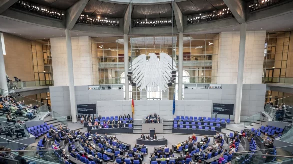Der Bundestag wird derzeit alle vier Jahre gew&auml;hlt - das n&auml;chste Mal planm&auml;&szlig;ig im Jahr 2025. - &copy; Michael Kappeler/dpa