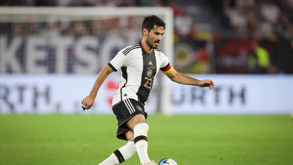 Er steht auf der Kandidatenliste zur Weltfu&szlig;baller-Wahl: Deutschlands Kapit&auml;n Ilkay G&uuml;ndogan. - &copy; Christian Charisius/dpa