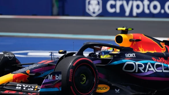 Startet in Miami von der Pole: Sergio Perez. - &copy; Rebecca Blackwell/AP/dpa