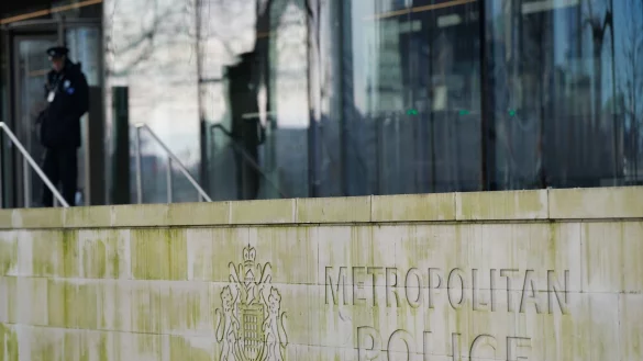 Das Hauptquartier der Metropolitan Police in London: Wird hier die Polizeiarbeit schleifen gelassen? - &copy; Alastair Grant/AP/dpa