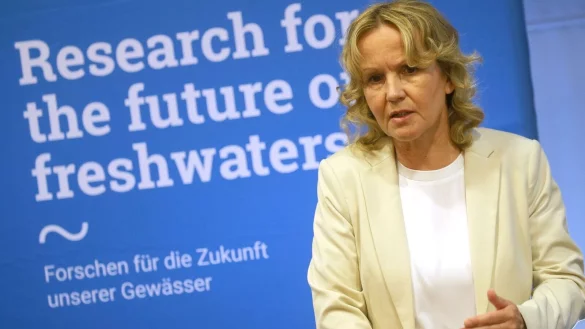 Bundesumweltministerin Steffi Lemke besucht das Leibnitz-Institut f&uuml;r Gew&auml;sser&ouml;kologie. - &copy; Wolfgang Kumm/dpa