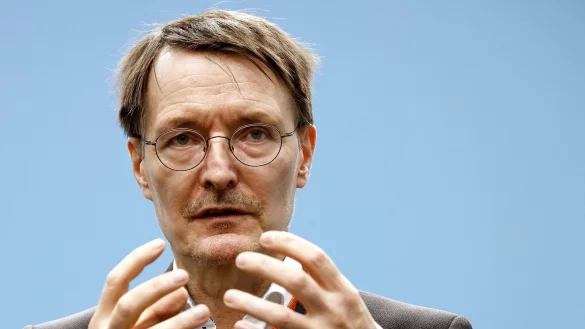 Eine mutma&szlig;liche Terrorgruppe soll die Entf&uuml;hrung von Karl Lauterbach geplant haben. - &copy; Carsten Koall/dpa