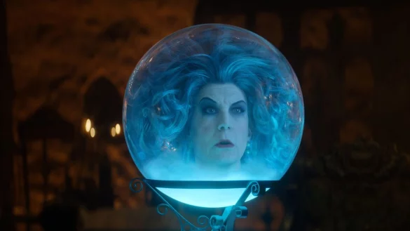 Jamie Lee Curtis als Madame Leota in einer Szene des Films &laquo;Geistervilla&raquo;. - &copy; -/Disney Enterprises/dpa