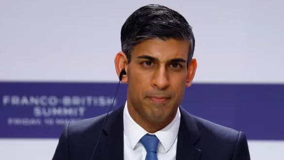 F&uuml;r Rishi Sunak, Premierminister von Gro&szlig;britannien, st&ouml;ren Graffitis den Alltag. - &copy; Gonzalo Fuentes/Reuters Pool via AP/dpa