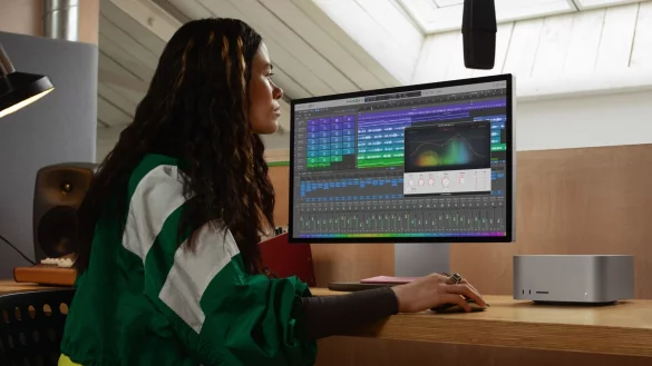 Der neue Mac Studio nimmt nicht viel Platz auf dem Schreibtisch weg. - &copy; Apple/dpa-tmn