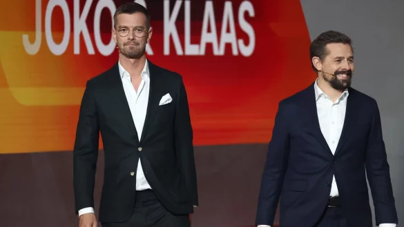 Joko Winterscheidt (l) und Klaas Heufer-Umlauf sind f&uuml;r den Grimme Online Award nominiert. - &copy; Daniel Karmann/Deutsche Presse-Agentur GmbH/dpa