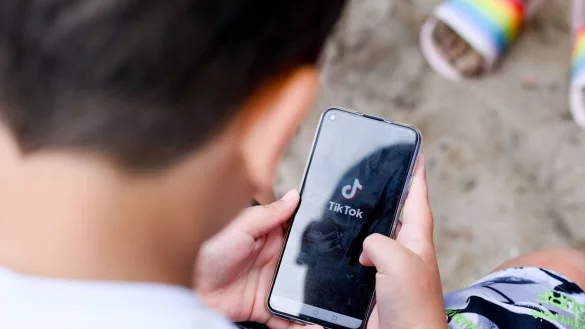 Tiktok will die Bildschirmzeit von Minderj&auml;hrigen auf maximal 60 Minuten am Tag reduzieren. Allerdings wird die App danach nicht blockiert. - &copy; Jens Kalaene/dpa-Zentralbild/ZB