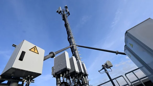 Ein neuer 5G-Mobilfunkmast von Vodafone. - &copy; Roberto Pfeil/dpa