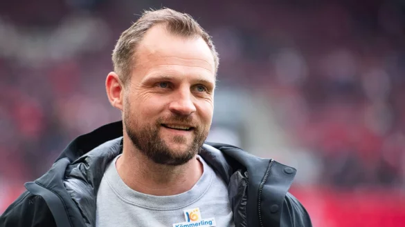 Bo Svensson hat sich bei Schiedsrichter Matthias J&ouml;llenbeck entschuldigt. - &copy; Marius Becker/dpa