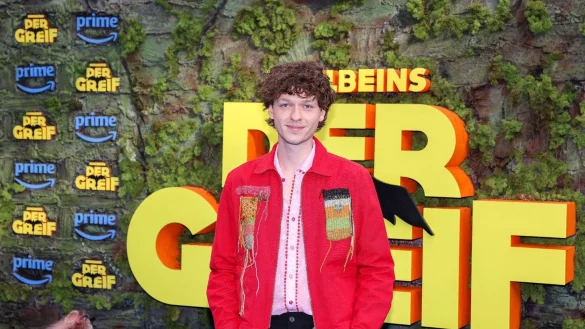 Der Schauspieler Jeremias Meyer kommt zur Premiere der Serie &laquo;Der Greif&raquo; in Berlin. - &copy; Gerald Matzka/dpa