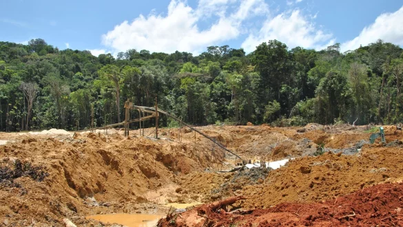 Eine Goldmine bei Antonino im S&uuml;dosten Surinames. - &copy; Denise M&uuml;ller/dpa