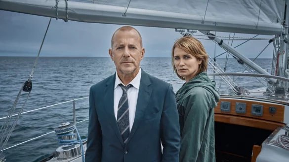 Simon Kessler (Heino Ferch) und Silke Broder (Anja Kling) fahren zusammen mit dem Boot raus. - &copy; Thomas Leidig/ZDF/dpa