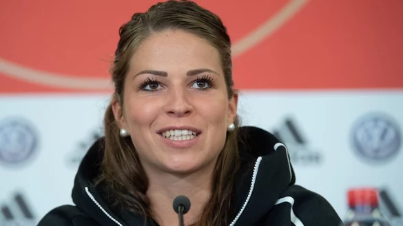 Fordert ein Umdenken in Bezug auf die Vereinbarkeit von Profi-Fu&szlig;ball und Mutterschaft: Melanie Leupolz. - &copy; Sebastian Gollnow/dpa