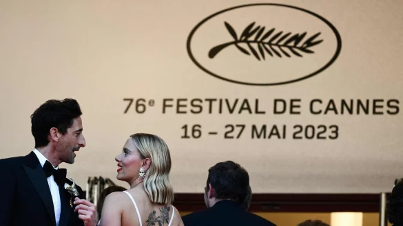 Hollywood-Glamour in Cannes: Adrien Brody und Scarlett Johansson. - &copy; Christophe Simon/AFP/dpa