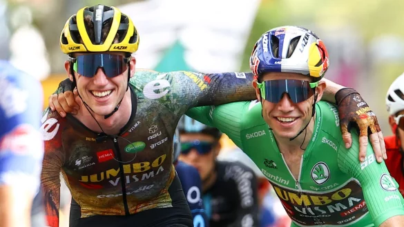 Der Belgier Nathan Van Hooydonck (l) war in einen Verkehrsunfall verwickelt. - © David Pintens/BELGA/dpa