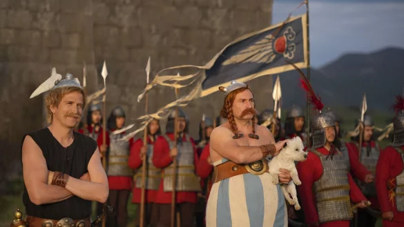 Guillaume Canet (l) als Asterix und Gilles Lellouche (r) als Obelix. - &copy; -/Leonine/dpa