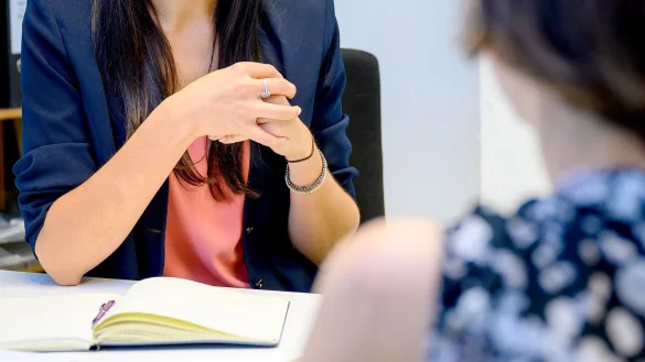Wie geht's weiter nach der Schule? Die &laquo;Allianz f&uuml;r Aus- und Weiterbildung&raquo; will die &Uuml;bergangsphase zwischen Schule und Beruf erleichtern. - &copy; Zacharie Scheurer/dpa-tmn